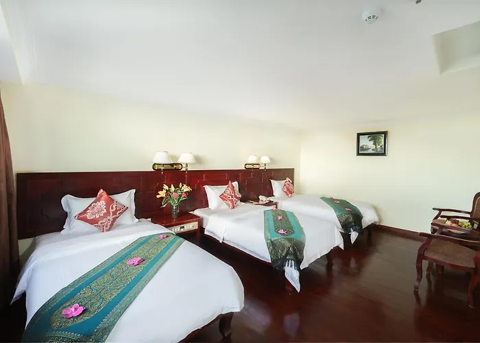 Smiling Deluxe Hotel 5*