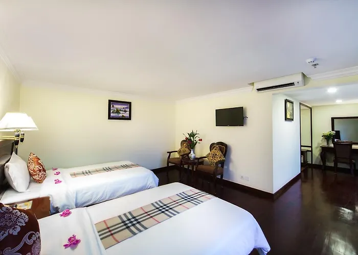Smiling Deluxe Hotel