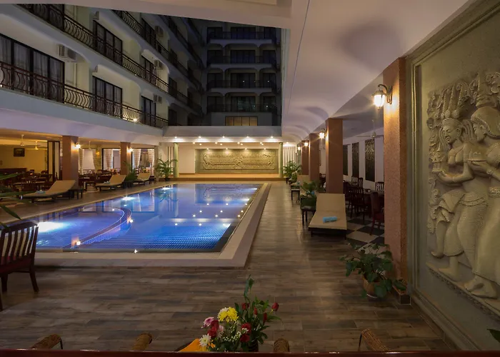 Smiling Deluxe Hotel