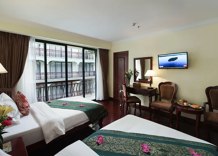 Smiling Deluxe Hotel