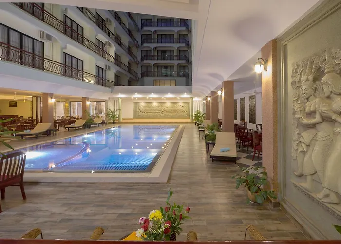 Smiling Deluxe Hotel